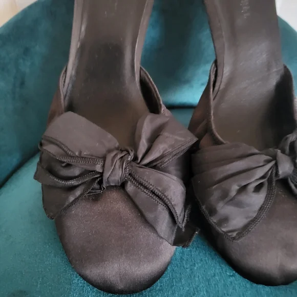 Vintage Victoria's Secret Black Satin Slippers Heels 10 - Picture 2 of 8